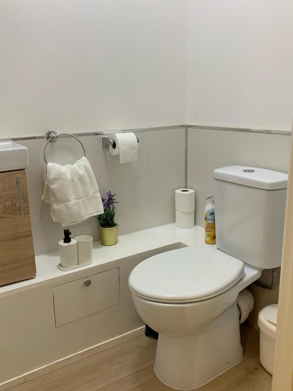 Апартаменты Cobbold Court Share Flat Лондон Экстерьер фото