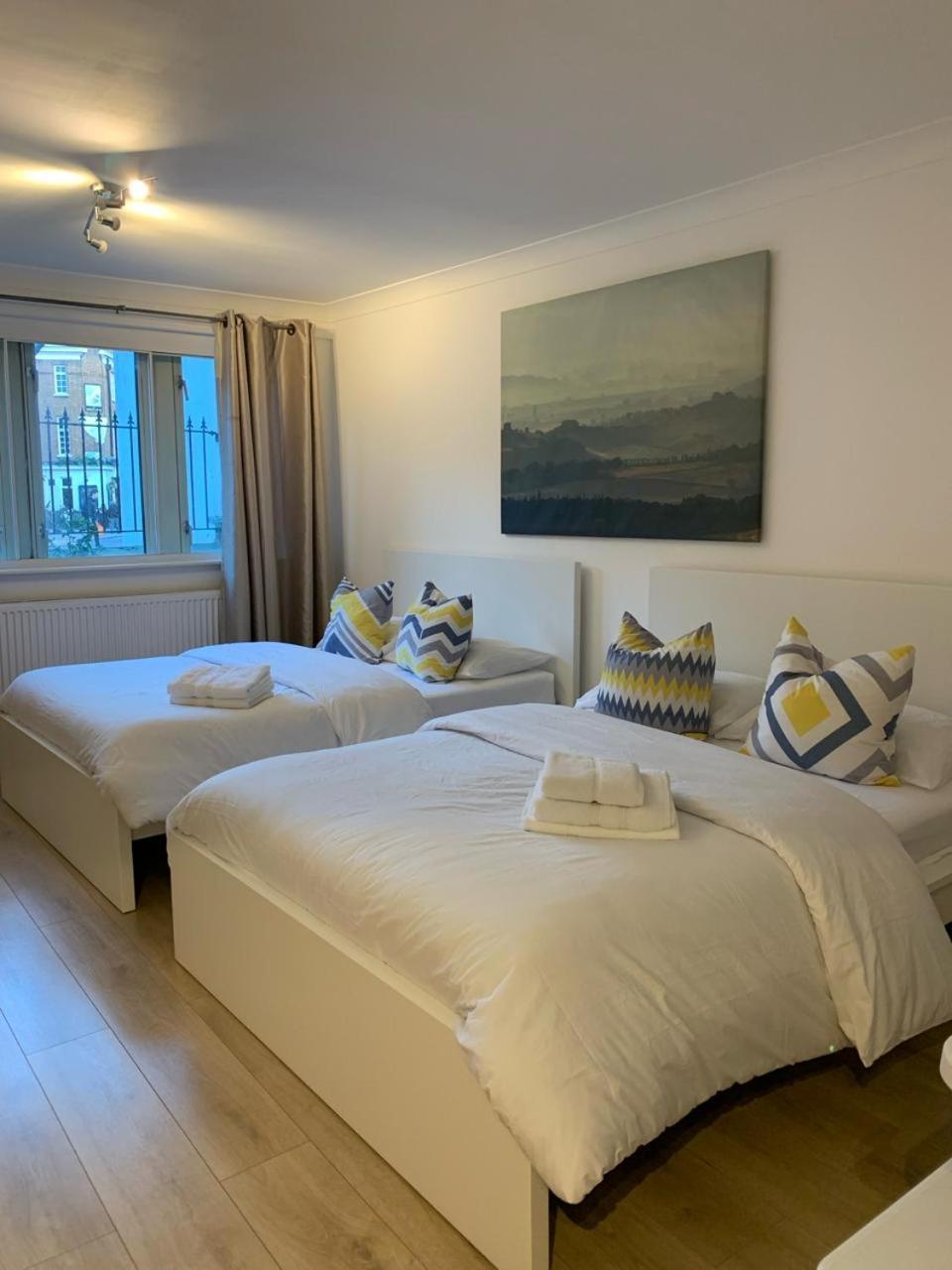 Апартаменты Cobbold Court Share Flat Лондон Экстерьер фото