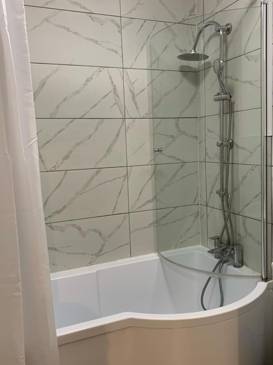 Апартаменты Cobbold Court Share Flat Лондон Экстерьер фото